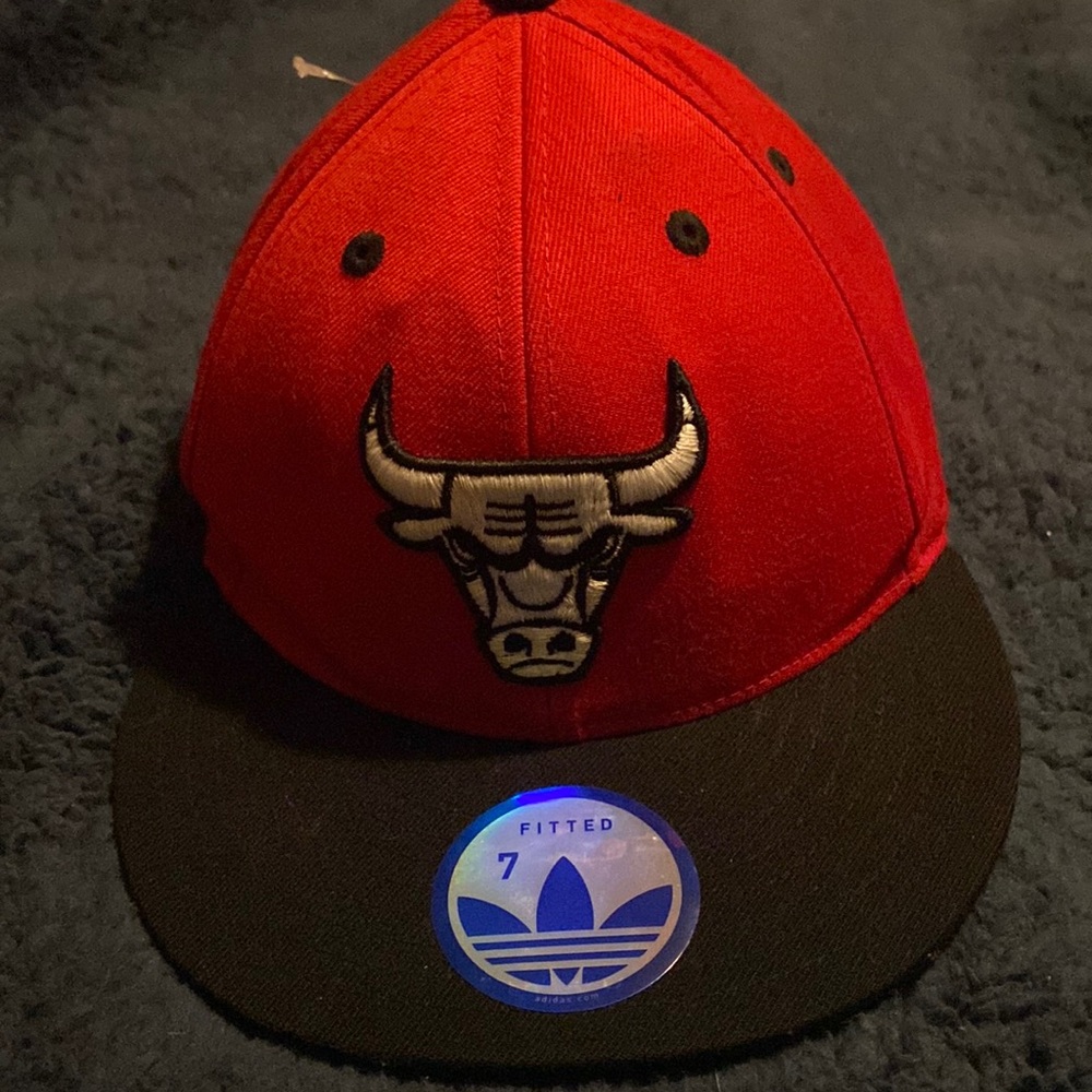 COPY - Chicago Bulls Adidas fitted hat. Size 7